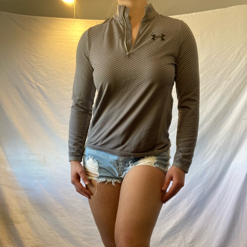 Woman’s Under Armor Top